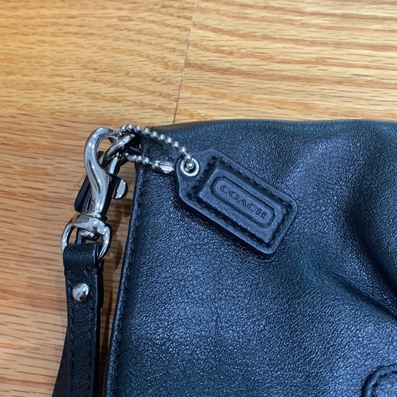 Black leather Coach wristlet - medium size - Picture 2 of 5